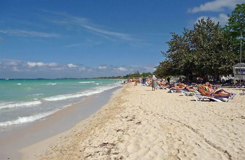 נגריל Merrils Beach Resorts Lll מלון